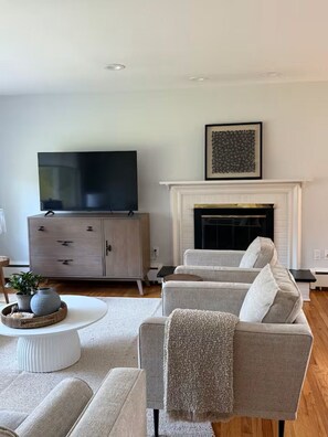 Smart TV - House in Westport, Mid and Long term Available (Westport)