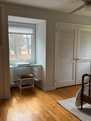 Interior - House in Westport, Mid and Long term Available (Westport)