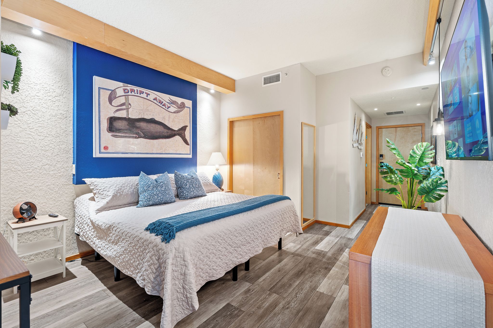 1 habitación, tabla de planchar con plancha, wifi gratis y ropa de cama 