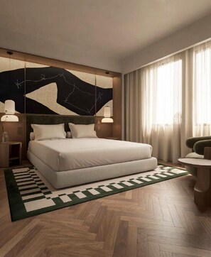 Habitación de hotel moderna con una cama grande, lámparas de noche, un tapete estampado y vistas al exterior a través de la ventana.