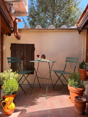 Outdoor dining - New!  Huge luxury three bedroom apartment in the Historic Centre of Siena (Siena)