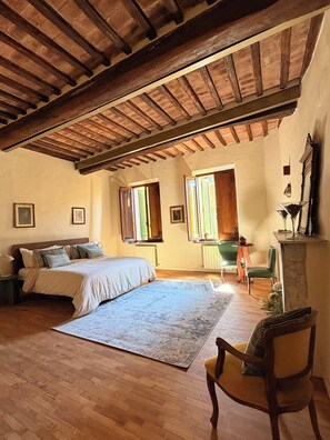 Room - New!  Huge luxury three bedroom apartment in the Historic Centre of Siena (Siena)