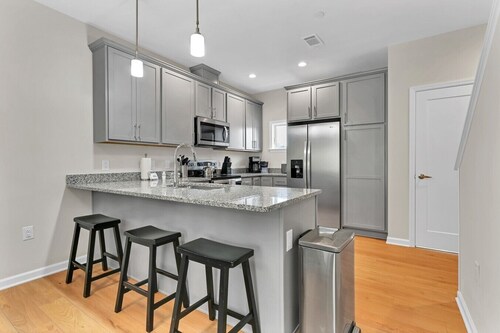 Gorgeous South Slope Townhome 106
