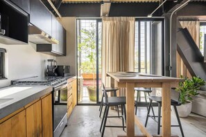 Coffee/tea maker, fridge, microwave, oven - Loft in Colonia Americana near Chapultepec (Guadalajara)