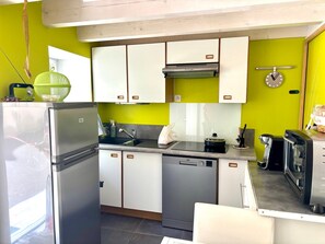 Coffee/tea maker, fridge, microwave, oven - La Vigne, quiet and central (Retournac)