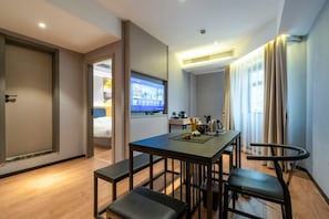 Suite de luxe, vistes a la ciutat | Servei de restauració