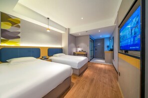 Desk, laptop workspace, free WiFi - Homeinn Selected Zhangzhou  (Zhanghzou)