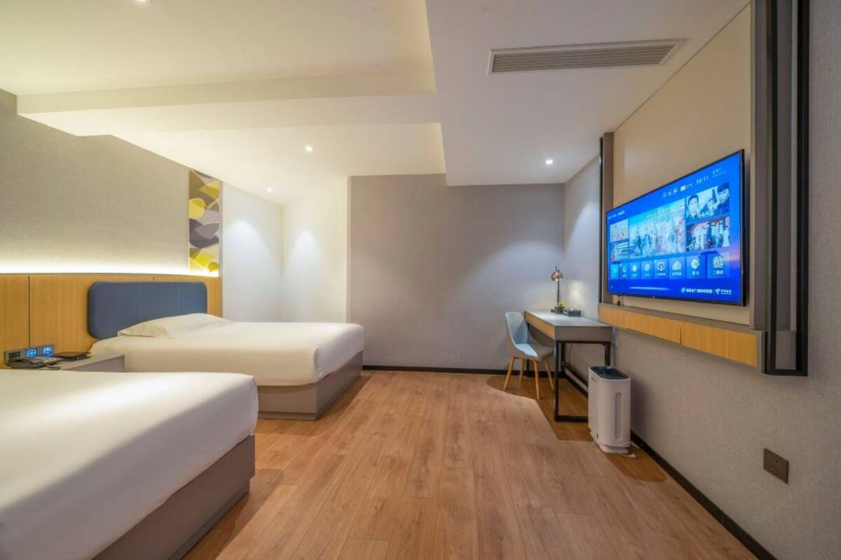 Habitación básica con 2 camas individuales | Escritorio, espacio para trabajar con un portátil, wifi gratis