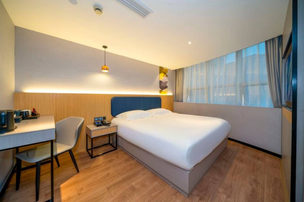 Habitación estándar doble, vistas a la ciudad | Escritorio, espacio para trabajar con un portátil, wifi gratis