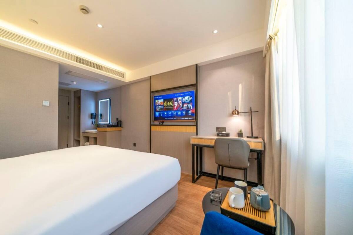 Habitación doble superior, vistas a la ciudad | Escritorio, espacio para trabajar con un portátil, wifi gratis