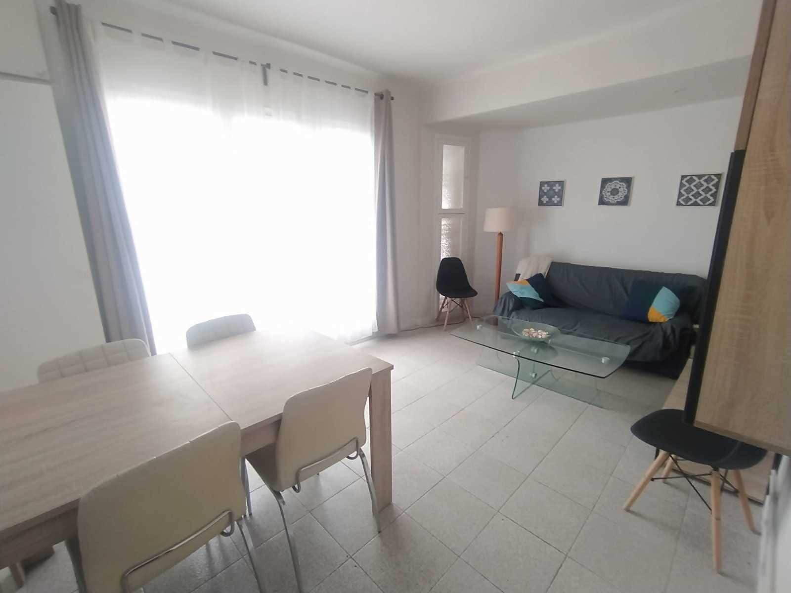 Apartment, 3 Bedrooms, Smoking, Balcony | Ruang tamu