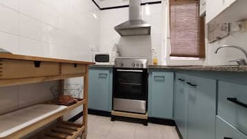 Apartment, 3 Bedrooms, Smoking, Balcony | Interior