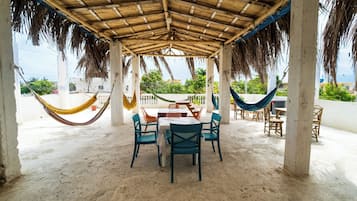 Tempat makan luar