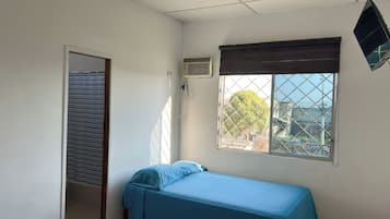 Standard Double Room, Penyaman udara, City View | Ruang kerja komputer riba, langsir/tirai gelap terus