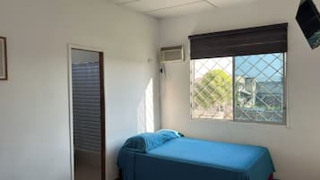 Standard Double Room, Penyaman udara, City View | Ruang kerja komputer riba, langsir/tirai gelap terus