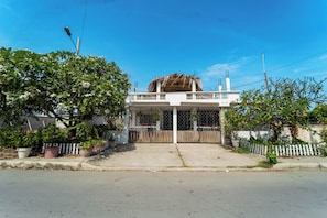 Façana frontal de l'allotjament
