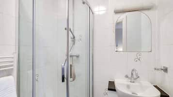 Basic Double Room | Bathroom