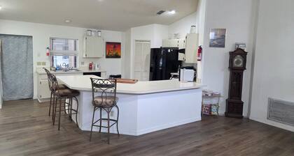 Spacious 2-bedroom pool house in Citrus park centrally located
