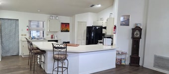 Spacious 2-bedroom pool house in Citrus park centrally located