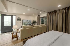 1 bedroom, iron/ironing board, travel cot, WiFi - Refined Modern Suite w/ Round Valley Trail Access (Park City)