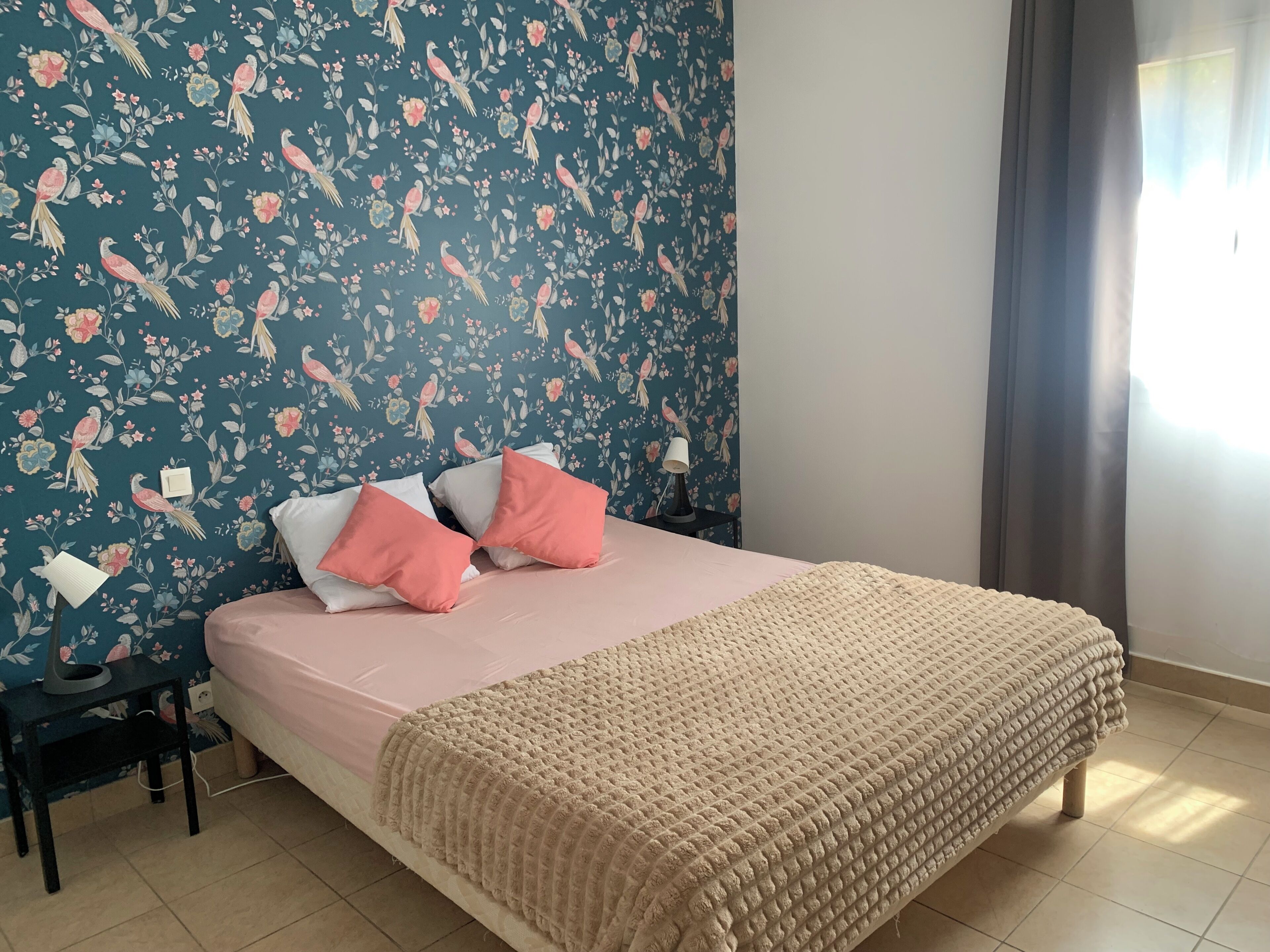 Quarto casal | Escrivaninha, Wi-Fi de cortesia