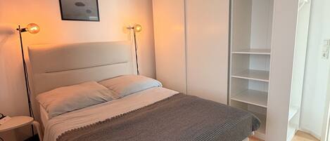 1 bedroom, iron/ironing board, WiFi, bed sheets