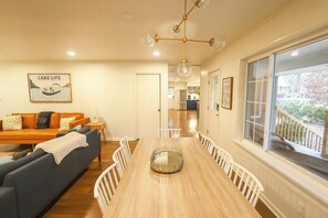 Interior - 3-bedroom house in welcoming Hot Springs with Dock and Kayaks on Quiet Cove (Hot Springs)