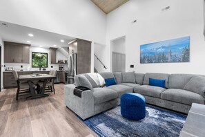 Smart TV, fireplace, books - Happy Hour House: NEW Creekfront Mountain Escape Near Boone, NC (Deep Gap)