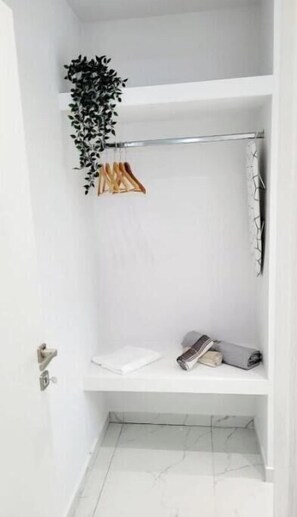 Interior - Astre King Suite with Infinity heated Pool (Sozopoli)
