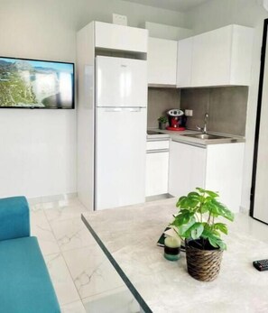 Smart TV, video games - Astre King Suite with Infinity heated Pool (Sozopoli)