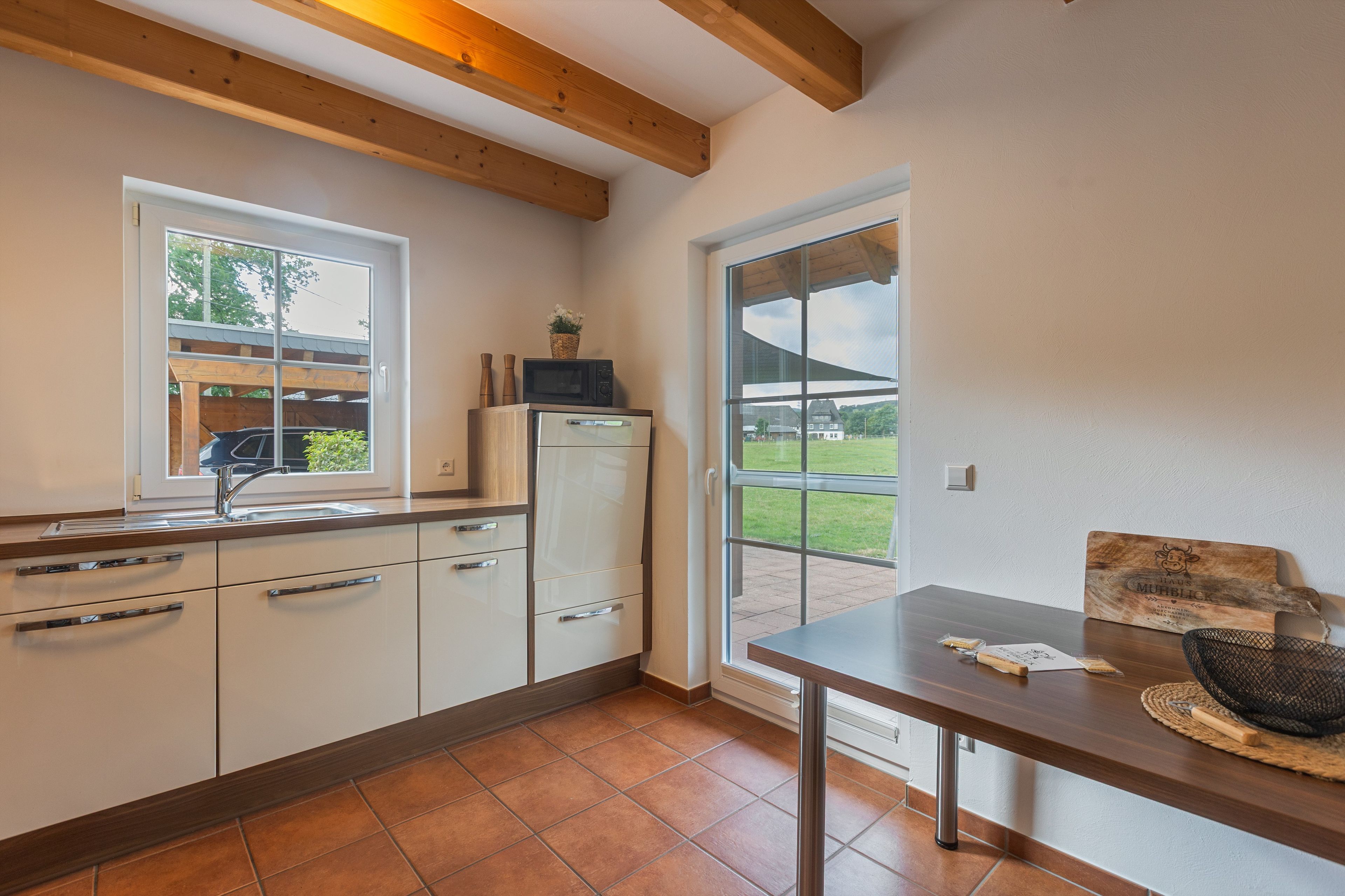 Coffee/tea maker, fridge, microwave, oven