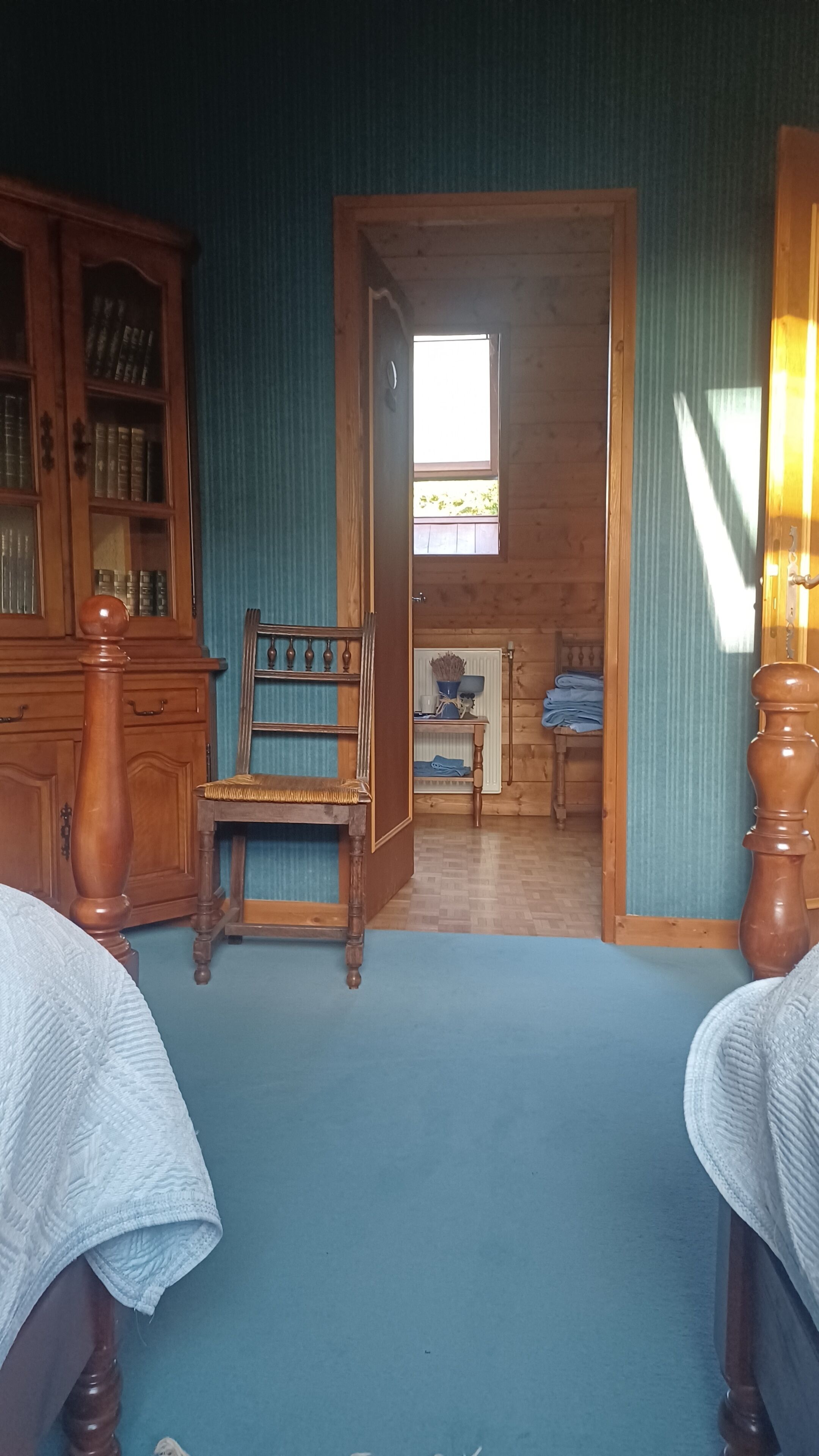 1 dormitorio, tabla de planchar con plancha, wifi y ropa de cama