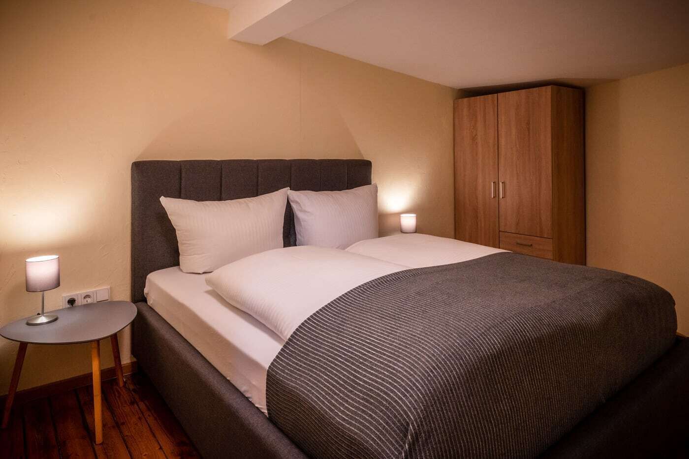 Reinhilde Vacation Rentals - Taubenhaus Apartment - Hahn