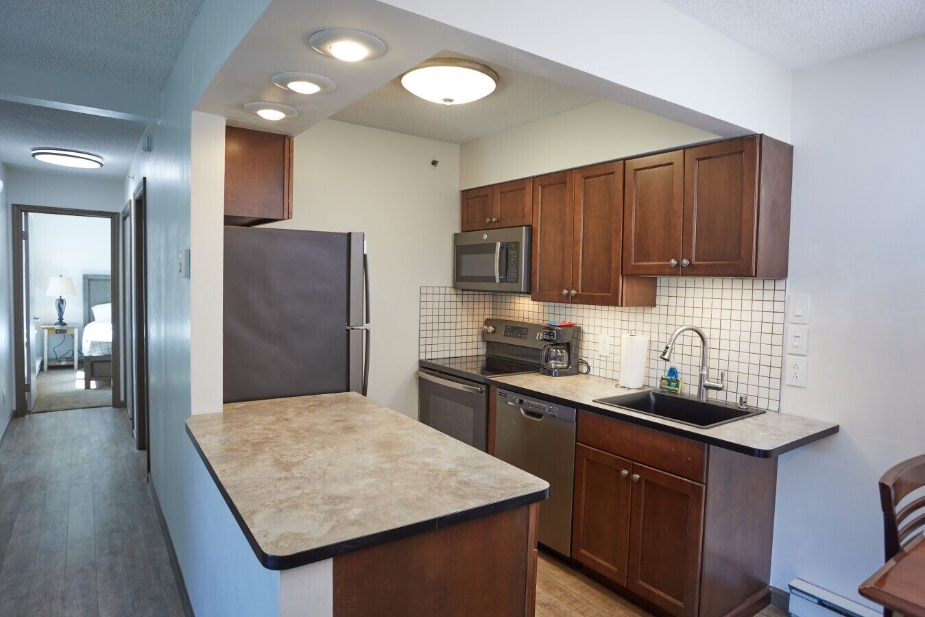 Coffee/tea maker, fridge, microwave, oven