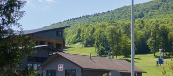 Slopeside luxury condo - sleeps 6 – Walk to Timberline Mountain ski lifts and lodge!