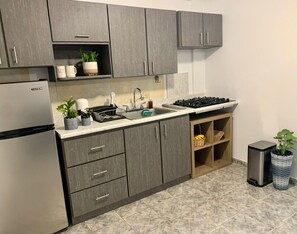 Private kitchen - Serene Nature Retreat: High-Speed Internet, Full Solar & Water Backup (Aguada)