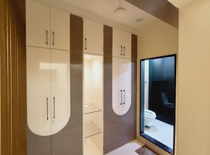 Double Room, Balcony, City View | Bathroom - Shiv Smriti Homestay (Ujjain)