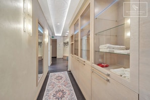 Interior - Boutique Flat, Spa Shower + Sound System (Tallinn)