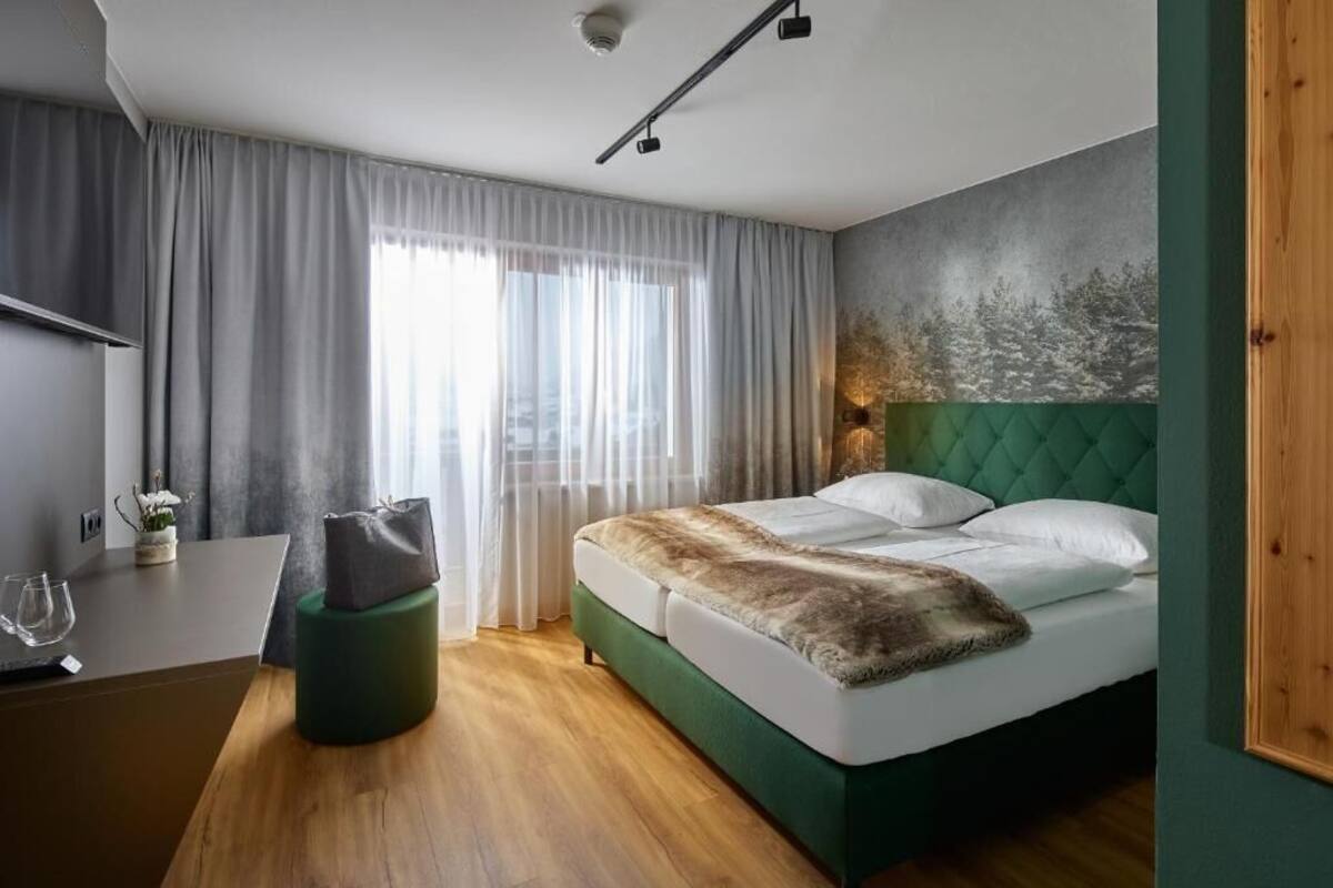 Comfort Double Room, Balcony, Mountain View | Hypo-allergenic bedding available, in-room safe, desk, laptop workspace