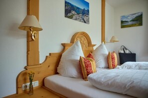 Hypo-allergenic bedding, in-room safe, desk, laptop workspace - Hotel Montafon Moments (Gortipohl)