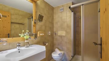 Chambre Triple Confort, vue montagne | Salle de bain