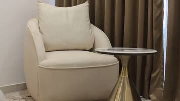 Deluxe Double Room, City View | Interior