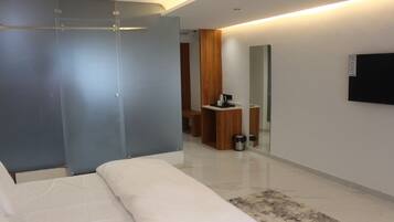 Deluxe Double or Twin Room | Desk, laptop workspace, free WiFi