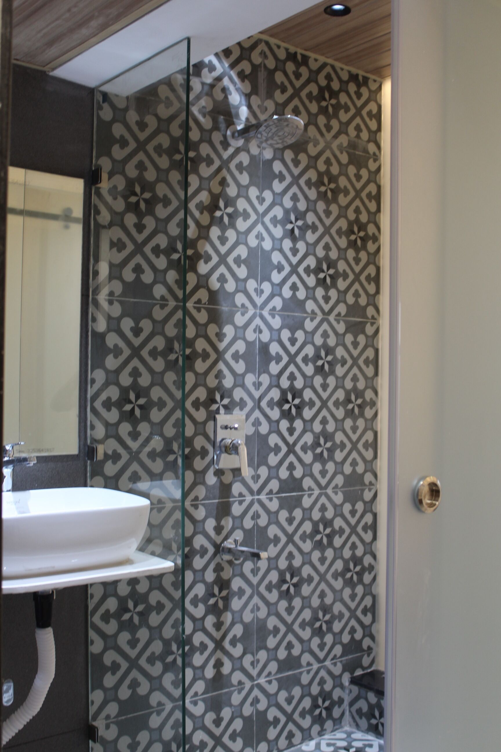 Deluxe Double Room, City View | Bathroom | Shower, soap, shampoo, toilet paper