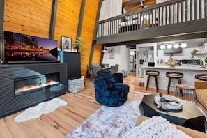 Fernseher, Kamin, Videospiele, Stereoanlage