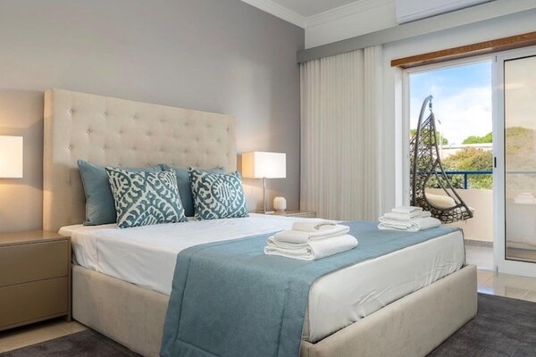 1 Bed - Sleeps 4 - 5 Min Beach - Pool - Aircon - Lagoa