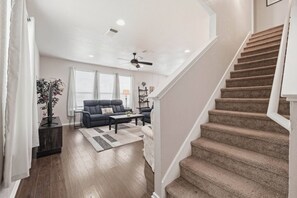 TV - NEW! Spacious 3BR Home for Extended Stays (San Antonio)