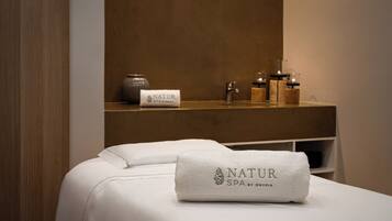 Sauna, steam room, 6 treatment rooms, massages