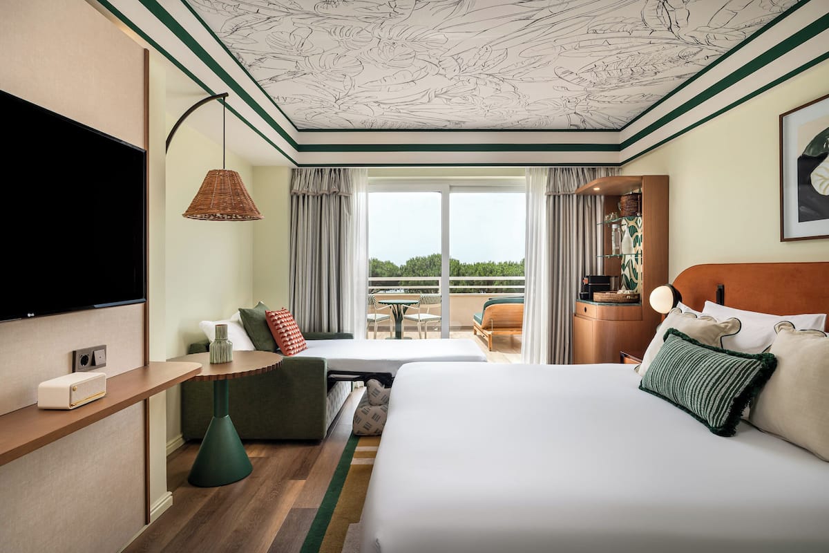 Room, 1 King Bed (Essential, Prime View)