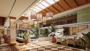 Un'ampia hall con soffitto alto, travi in legno e pavimento a scacchi.